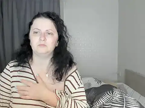 Snapshot of Lillian2 chatting on October 5, 2025, 5:36 pm Lillian2 online show from October 5, 2025, 5:36 pm