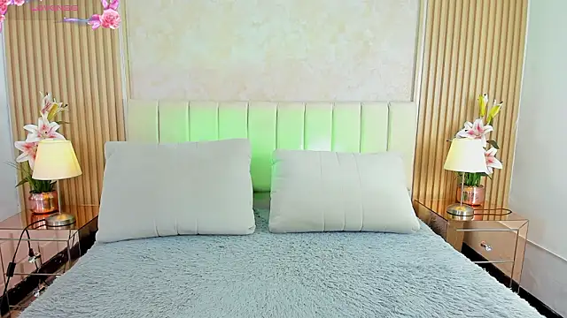 LUNATAYLORS online show from March 4, 2026, 11:07 am