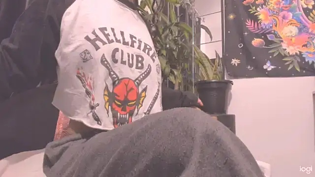 MYFAVOURITESTRAGER online show from January 6, 2026, 4:05 am