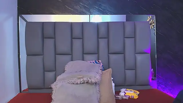 Snapshot of _MiaBrown_ chatting on November 21, 2025, 12:04 pm MiaBrown online show from November 21, 2025, 12:04 pm