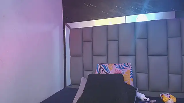 Snapshot of _MiaBrown_ chatting on November 24, 2025, 12:05 pm MiaBrown online show from November 24, 2025, 12:05 pm