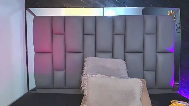 Snapshot of _MiaBrown_ chatting on November 19, 2025, 12:05 pm MiaBrown online show from November 19, 2025, 12:05 pm