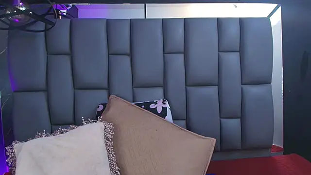 Snapshot of _MiaBrown_ chatting on November 8, 2025, 12:09 pm MiaBrown online show from November 8, 2025, 12:09 pm