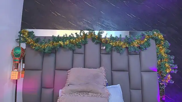 Snapshot of _MiaBrown_ chatting on December 2, 2025, 12:07 pm MiaBrown online show from December 2, 2025, 12:07 pm