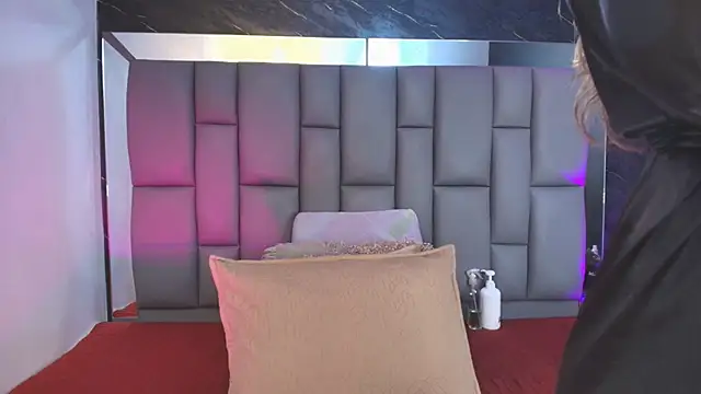 Snapshot of _MiaBrown_ chatting on November 14, 2025, 12:09 pm MiaBrown online show from November 14, 2025, 12:09 pm