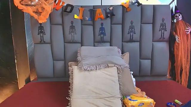 Snapshot of _MiaBrown_ chatting on October 23, 2025, 12:04 pm MiaBrown online show from October 23, 2025, 12:04 pm