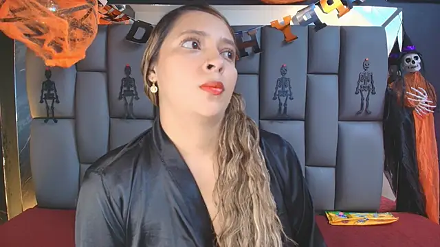Snapshot of _MiaBrown_ chatting on October 21, 2025, 12:15 pm MiaBrown online show from October 21, 2025, 12:15 pm