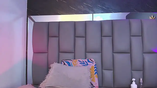 Snapshot of _MiaBrown_ chatting on November 20, 2025, 12:06 pm MiaBrown online show from November 20, 2025, 12:06 pm