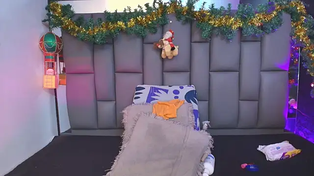 Snapshot of _MiaBrown_ chatting on December 1, 2025, 12:06 pm MiaBrown online show from December 1, 2025, 12:06 pm