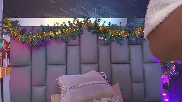 Snapshot of _MiaBrown_ chatting on December 3, 2025, 12:04 pm MiaBrown online show from December 3, 2025, 12:04 pm