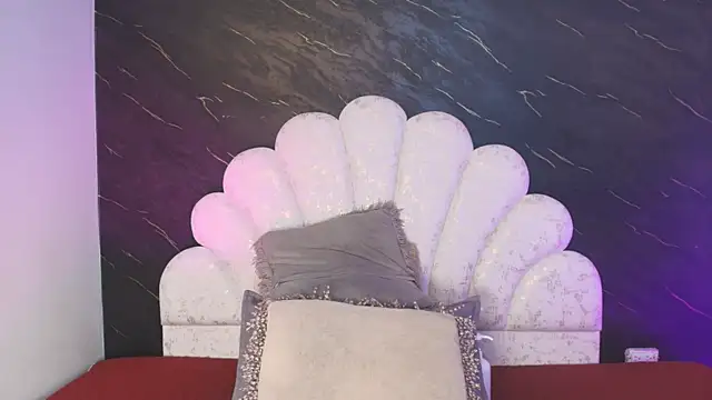  MiaBrown  online show from April 1, 2026, 12:06 pm