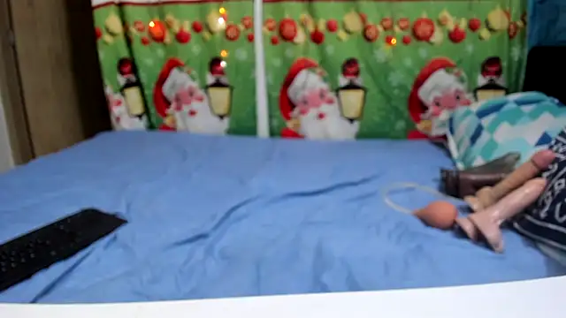 Snapshot of carlos_and_diana chatting on December 4, 2025, 9:47 pm carlos and diana online show from December 4, 2025, 9:47 pm