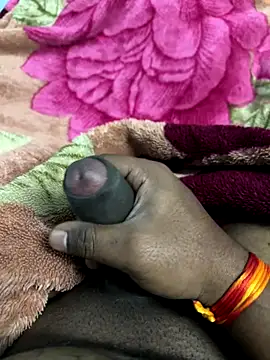 Snapshot of Honeydick7 chatting on October 31, 2025, 6:04 pm Honeydick7 online show from October 31, 2025, 6:04 pm