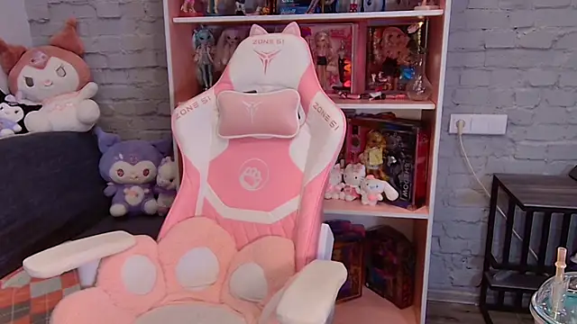 Snapshot of Naomi_Storm chatting on March 21, 2025, 9:12 pm Naomi Storm online show from March 21, 2025, 9:12 pm