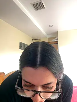 Nicollemays online show from September 18, 2025, 4:10 pm