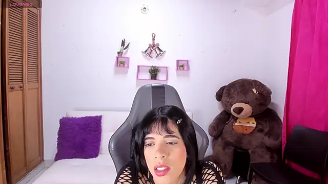 Kitty 19  online show from January 14, 2025, 3:36 pm