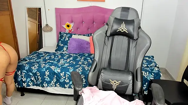 Kitty 19  online show from January 22, 2025, 1:31 am