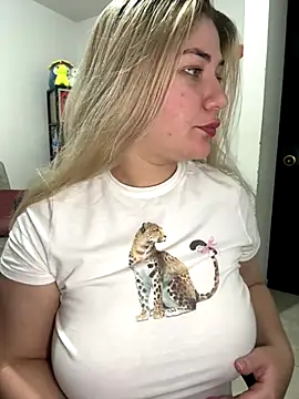 Snapshot of Celestedubois chatting on November 18, 2025, 11:37 pm Celestedubois online show from November 18, 2025, 11:37 pm