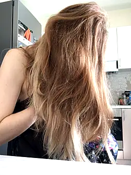  Sweet Love  online show from September 9, 2025, 11:19 am