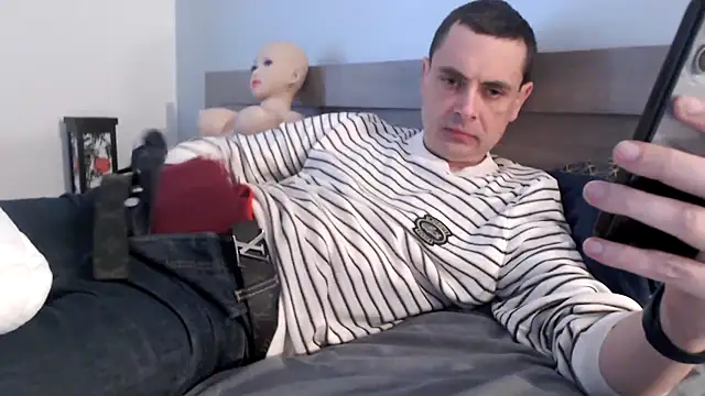 freddy0222222 online show from March 20, 2025, 12:22 pm