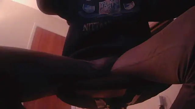 Snapshot of hottottrot691 chatting on November 26, 2025, 9:37 pm hottottrot691 online show from November 26, 2025, 9:37 pm