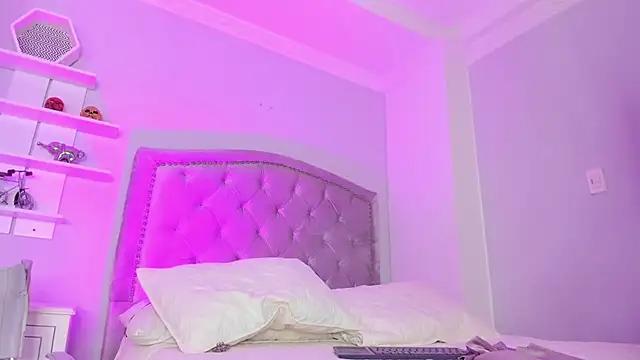 Snapshot of CamileHolmes chatting on January 29, 2025, 8:08 am CamileHolmes online show from January 29, 2025, 8:08 am