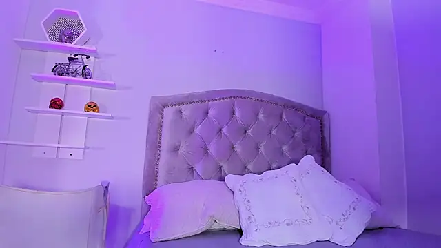 Snapshot of CamileHolmes chatting on March 6, 2025, 4:41 am CamileHolmes online show from March 6, 2025, 4:41 am