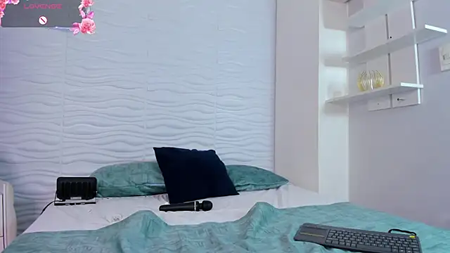 Snapshot of CamileHolmes chatting on November 16, 2025, 5:56 am CamileHolmes online show from November 16, 2025, 5:56 am