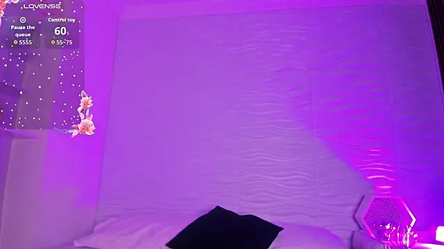 Snapshot of CamileHolmes chatting on November 8, 2025, 7:23 am CamileHolmes online show from November 8, 2025, 7:23 am