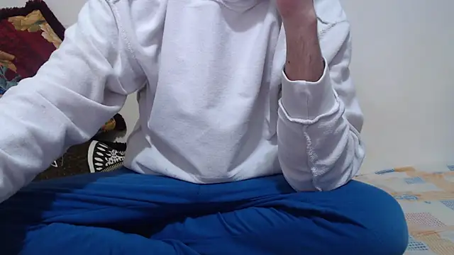 Alexdelarge323 online show from April 19, 2026, 4:08 pm