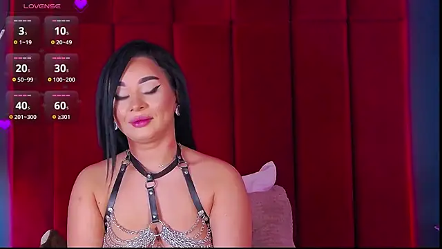 MadyLuxxx online show from November 7, 2025, 8:13 pm