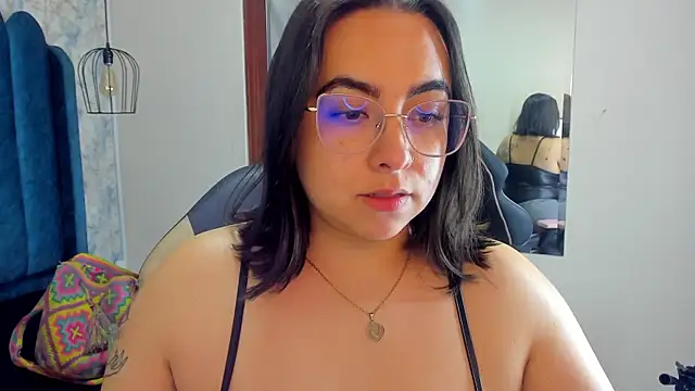 nalalye cruzz  online show from March 24, 2026, 2:33 am