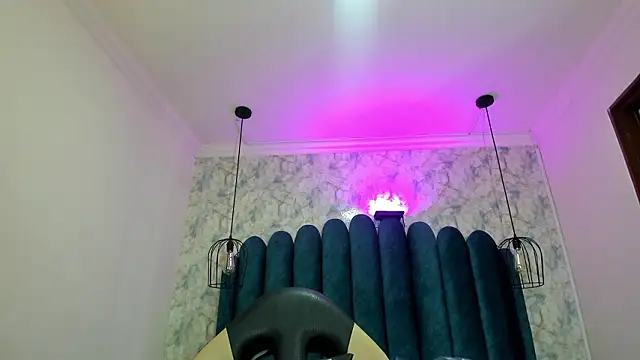 nalalye cruzz  online show from February 19, 2026, 2:30 am