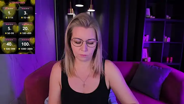 Annie Light online show from March 4, 2025, 6:04 am