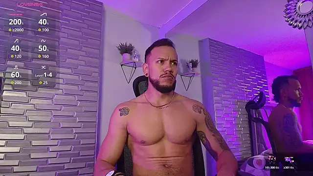 ARON TAYLER01 online show from April 21, 2026, 10:44 am