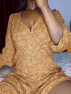 NicRaisaa online show from November 10, 2025, 5:45 am