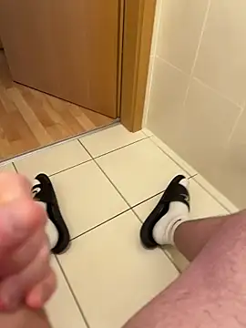 Cozqhh online show from February 12, 2026, 2:06 pm