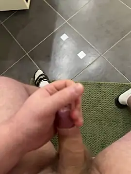 Cozqhh online show from February 17, 2026, 2:03 pm