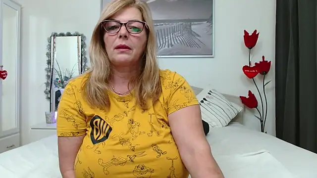 YulliaMilf online show from January 8, 2026, 7:20 pm