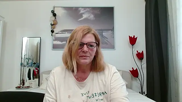 Snapshot of YulliaMilf chatting on March 16, 2025, 7:04 am YulliaMilf online show from March 16, 2025, 7:04 am