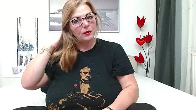 YulliaMilf online show from January 14, 2026, 7:28 pm