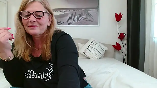 YulliaMilf online show from April 15, 2026, 8:53 am