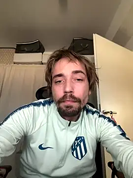 SweetBoy32 online show from December 15, 2025, 8:53 am