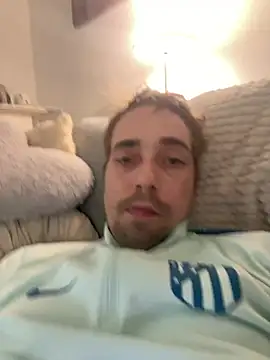 SweetBoy32 online show from December 17, 2024, 9:07 am