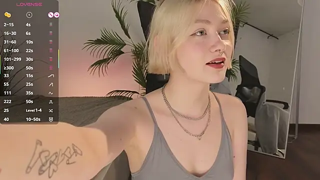 Snapshot of _Rude_Girl_ chatting on November 10, 2025, 4:23 pm Rude Girl online show from November 10, 2025, 4:23 pm