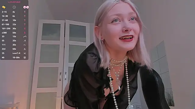 Snapshot of _Rude_Girl_ chatting on March 20, 2025, 3:25 pm Rude Girl online show from March 20, 2025, 3:25 pm