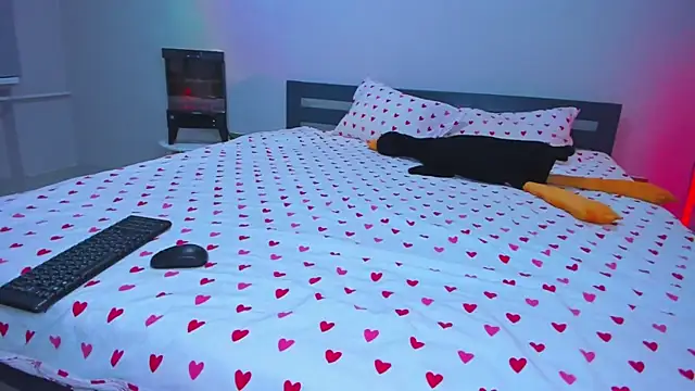 TishaLove online show from November 12, 2025, 4:33 pm