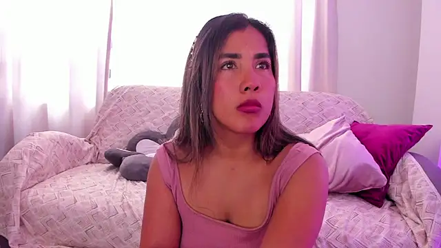 KAROLIVONNE online show from February 12, 2026, 6:29 pm