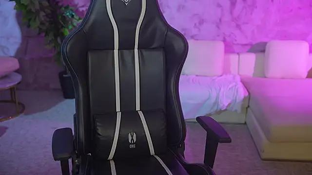 Snapshot of Kisasolo chatting on October 3, 2025, 7:04 pm Kisasolo online show from October 3, 2025, 7:04 pm