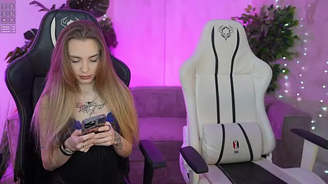 Snapshot of Kisasolo chatting on March 18, 2025, 8:16 pm Kisasolo online show from March 18, 2025, 8:16 pm